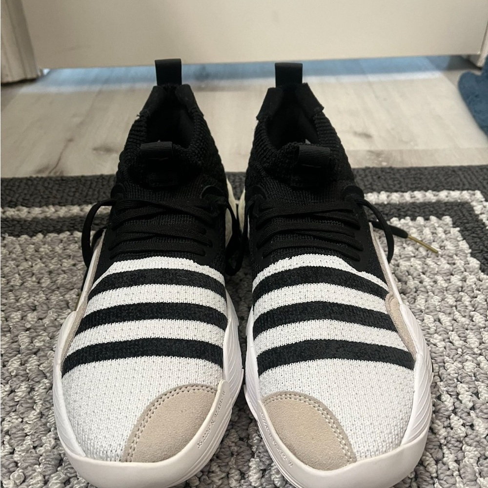 Adidas Trae Young Sneakers